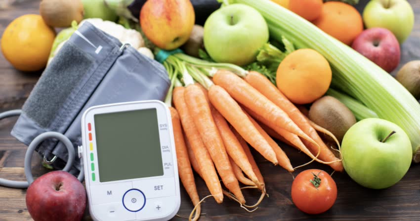 Sfigmomanometro e alimenti dieta per l'ipertensione