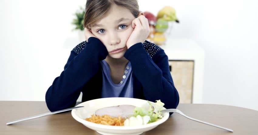 Bambina disinteressata al cibo come sintomo di disturbo alimentare