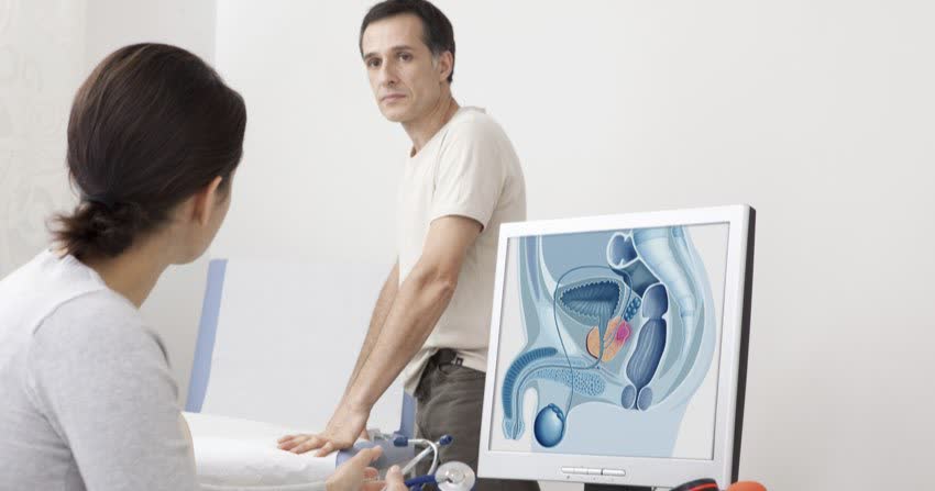 Prostata_Uomo in visita da urologa per problemi di erezione legati alla prostata