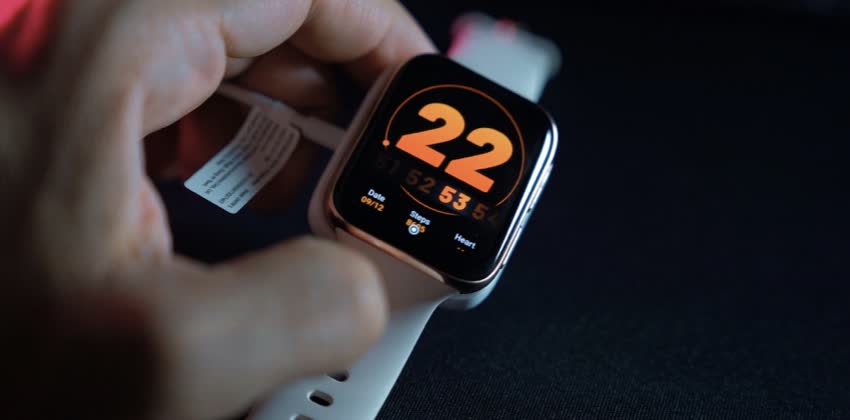Uno smartwatch per la misurazione della glicemia, una delle ultime novità dell'IoT per la lotta al diabete